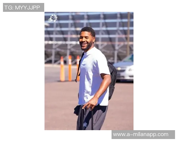 季前赛迎战湖人太阳队晒出布克马威帅气登机照引发关注